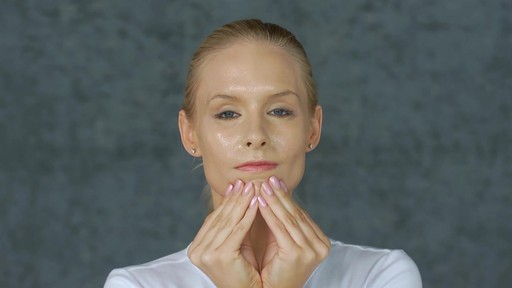 EVE LOM The Cleanser - image 7 from the video