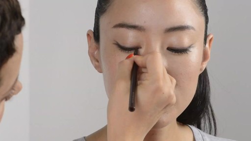 Soft Double Winged Eyeliner Look - image 5 from the video