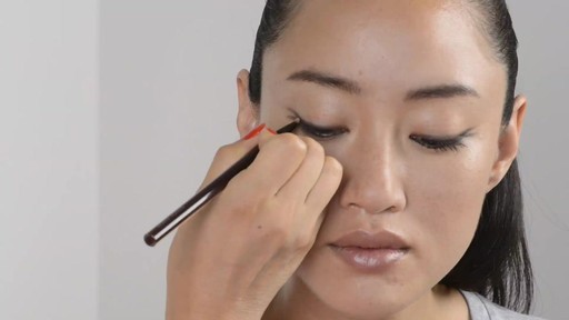 Soft Double Winged Eyeliner Look - image 6 from the video