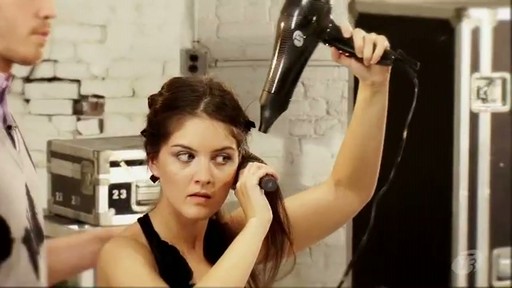 T3 Featherweight Luxe dryer, Volume and Shine Blowout - image 6 from the video