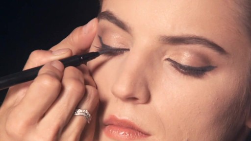 NARS Artistry Sessions : NARS Eyeliner Stylo Iconic Look - image 5 from the video