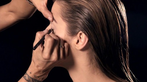 NARS Artistry Sessions : NARS Eyeliner Stylo Kristen Look - image 4 from the video