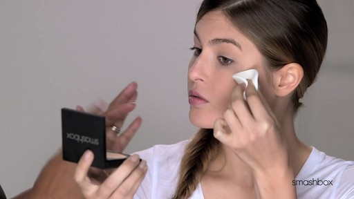 Smashbox Photo Filter Powder Foundation - image 6 from the video