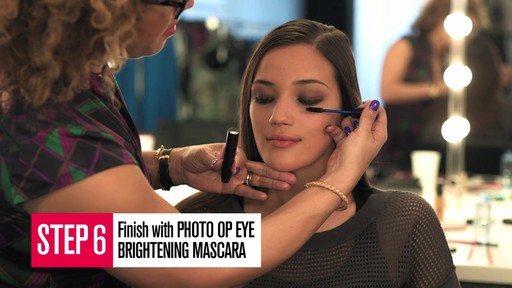 Smashbox: The Ultimate Matte Smoky Eye Makeup Tutorial - image 6 from the video