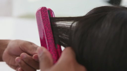 Use amika™ Ceramic Styler To Get Straight, Wavy or Curly Hair - image 6 from the video