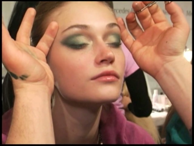 Lela Rose Fall 2009 Hair and Makeup - image 4 from the video