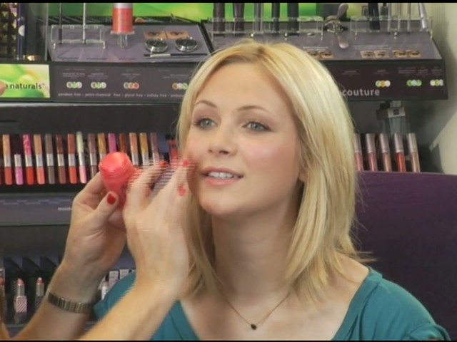 tarte: Quick and easy makeup - image 4 from the video