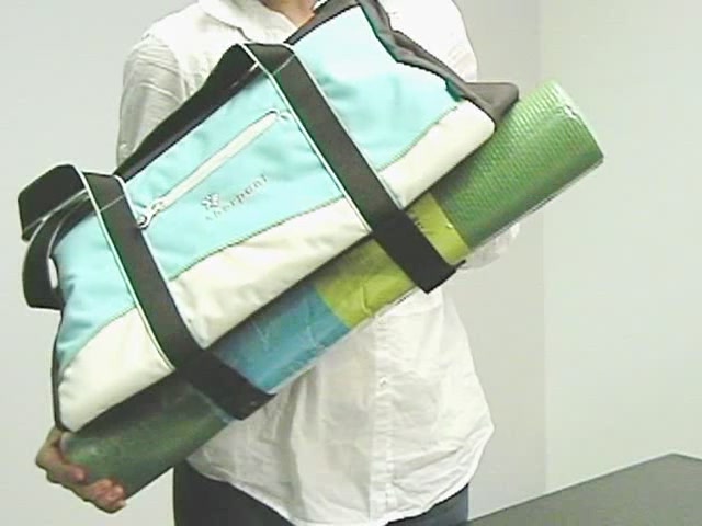 Sherpani Meta 4 Gym Bag - image 3 from the video