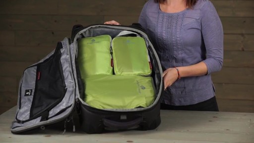Eagle Creek Pack-It Specter 2-Piece Compression Cube Set - image 9 from the video