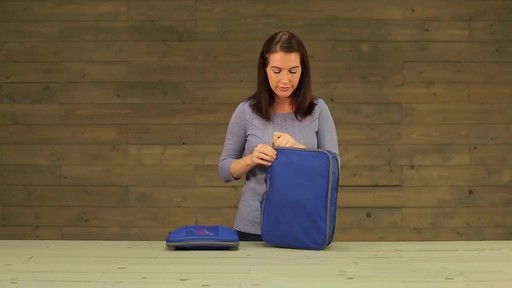 Eagle Creek Pack-It Original 2-Piece Compression Cube Set - image 9 from the video