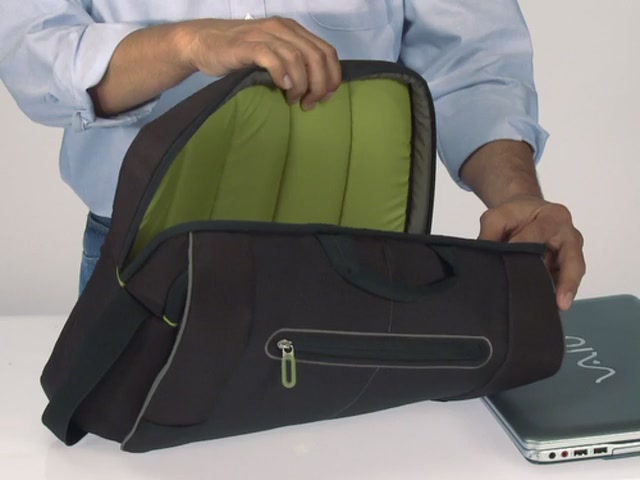 Case Logic Laptop Messenger - image 3 from the video