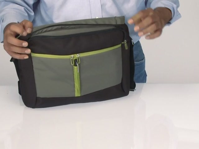 Case Logic Laptop Messenger - image 4 from the video