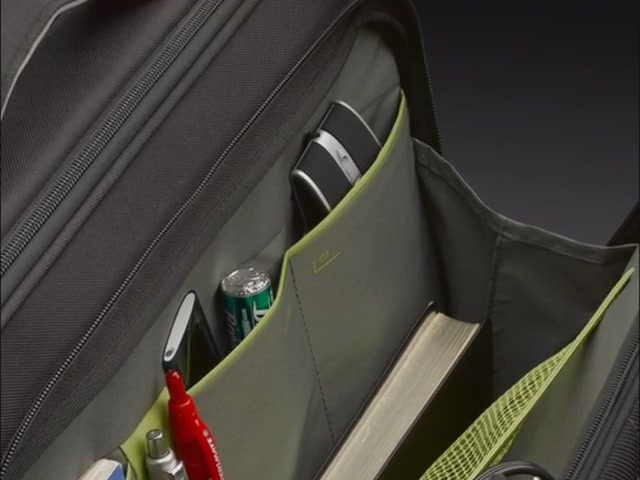 Case Logic Laptop Messenger - image 9 from the video