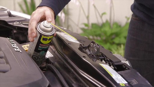 WD-40 Specialist High Performance White Lithium Grease - image 6 from the video