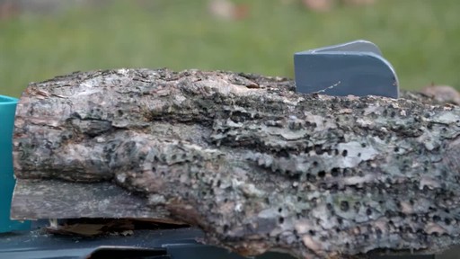 Yardworks 5-Ton Duo Cut Electric Log Splitter with pedal - image 4 from the video