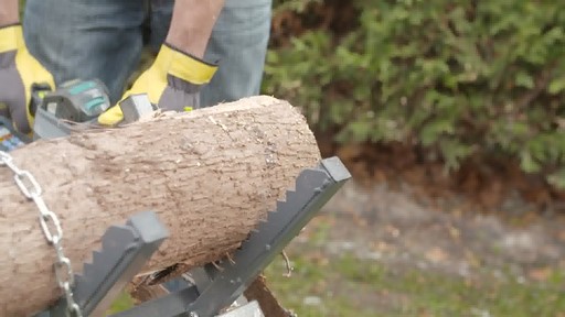 Yardworks 40V Brushless Chainsaw, 14-in - image 4 from the video