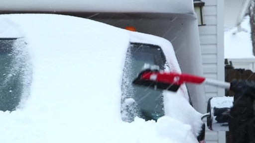 Garant EVA Snowbrush - image 2 from the video