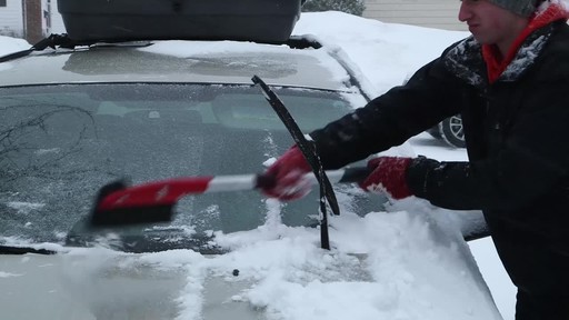 Garant EVA Snowbrush - image 6 from the video