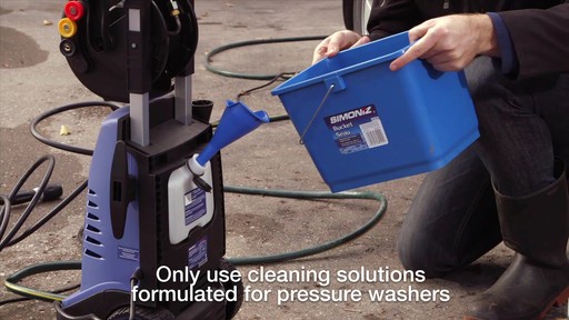 Simoniz 1700 PSI Electric Pressure Washer - image 4 from the video