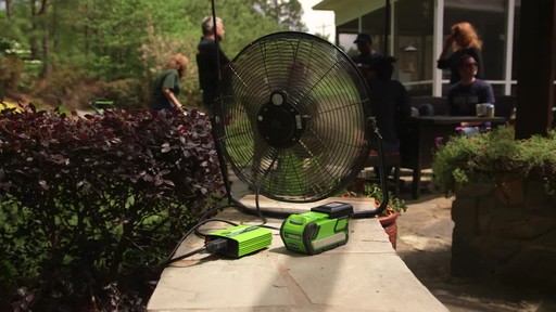 Greenworks 40 V 300W Power Inverter - image 10 from the video