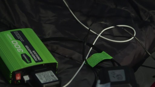 Greenworks 40 V 300W Power Inverter - image 8 from the video