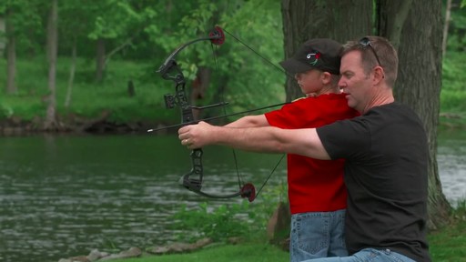 Barnett Vortex Compound Bow - image 6 from the video
