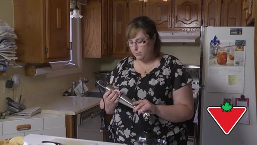 Cuisinart SmartStick® Hand Blender - Dominique's Testimonial - image 6 from the video