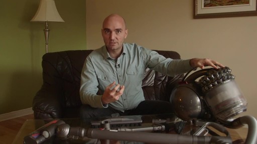 Dyson DC78 Turbinehead Vacuum- Benoit's Testimonial - image 5 from the video