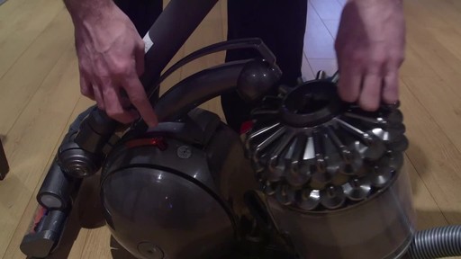 Dyson DC78 Turbinehead Vacuum- Benoit's Testimonial - image 6 from the video
