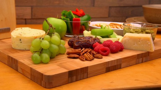 Sabatier Bamboo Cutting Board - image 9 from the video