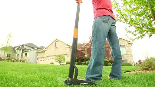 Fiskars Stand Up Weed Remover - image 8 from the video