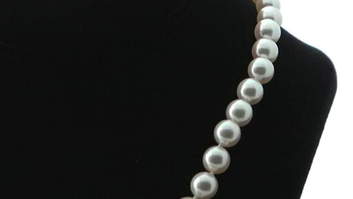 Necklace Pearl - image 3 from the video