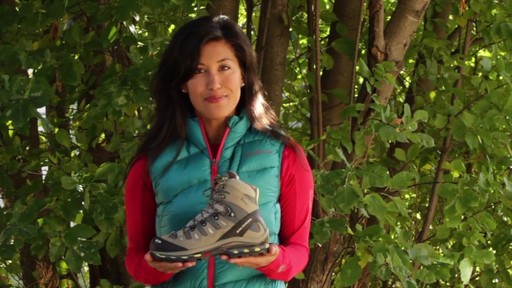 SALOMON Women's Quest 4D GTX Backpacking Boots - image 2 from the video