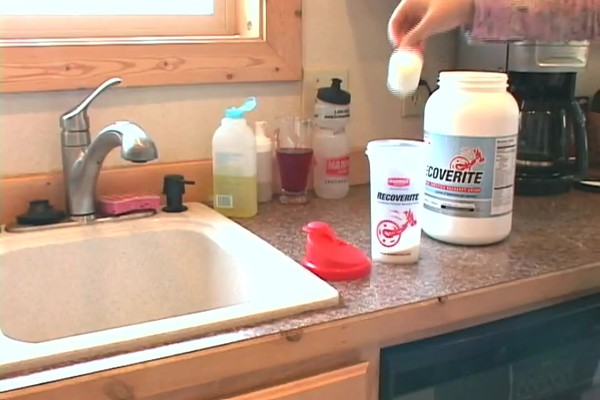 HAMMER NUTRITION Recoverite Recovery Drink Mix - image 4 from the video