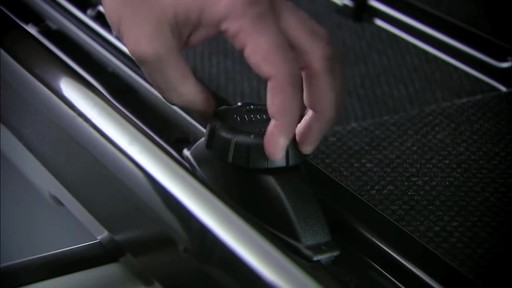 THULE Dynamic 900 Chrome Limited Edition Cargo Box - image 3 from the video