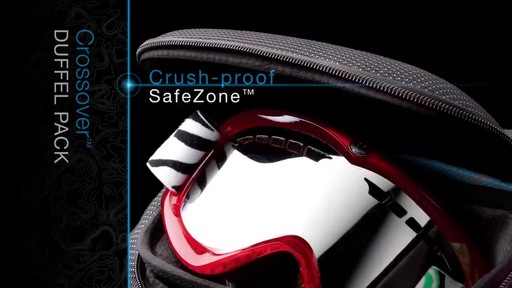 THULE Crossover 40 L Duffel Pack - image 9 from the video